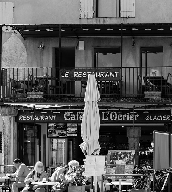 vieille photo du case restaurant l ocrier a Roussillon